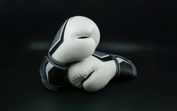 Right glove for boxing journey